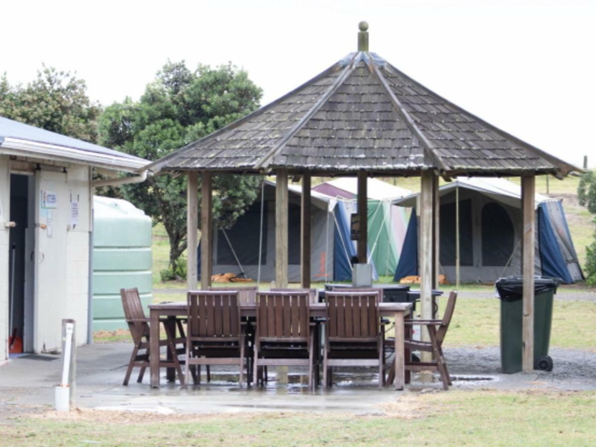 Mahia Motel And Holiday Park Екстериор снимка
