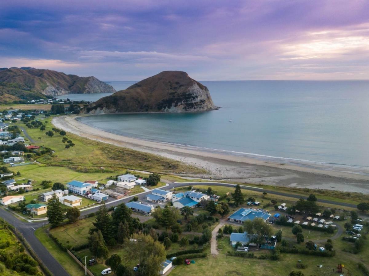 Mahia Motel And Holiday Park Екстериор снимка